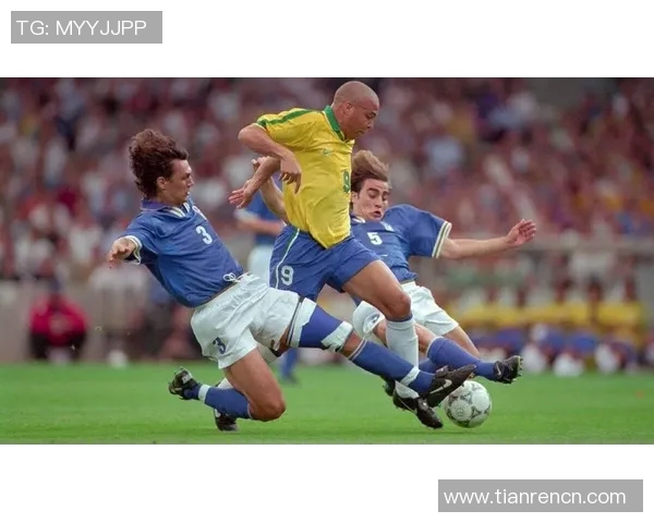 1970年代足球巨星风采再现：那些改变足球历史的传奇人物