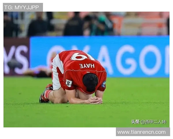 足球明星泪洒赛场背后原因揭秘：情感与压力交织的真实写照